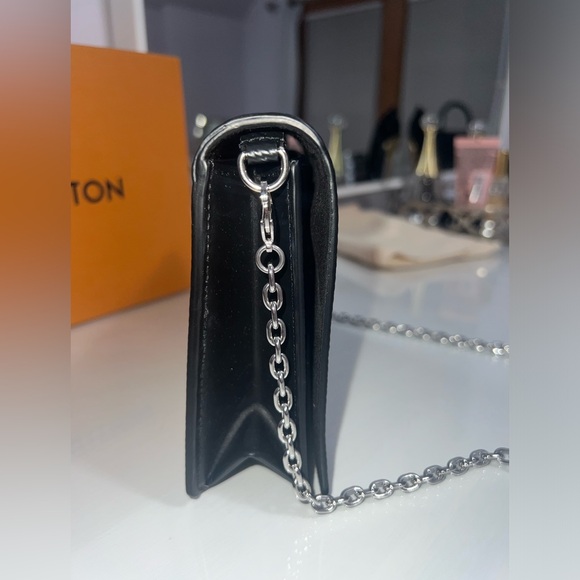 Louis Vuitton Twist Belt Chain Wallet Crossbody Bag - Picture 4 of 9